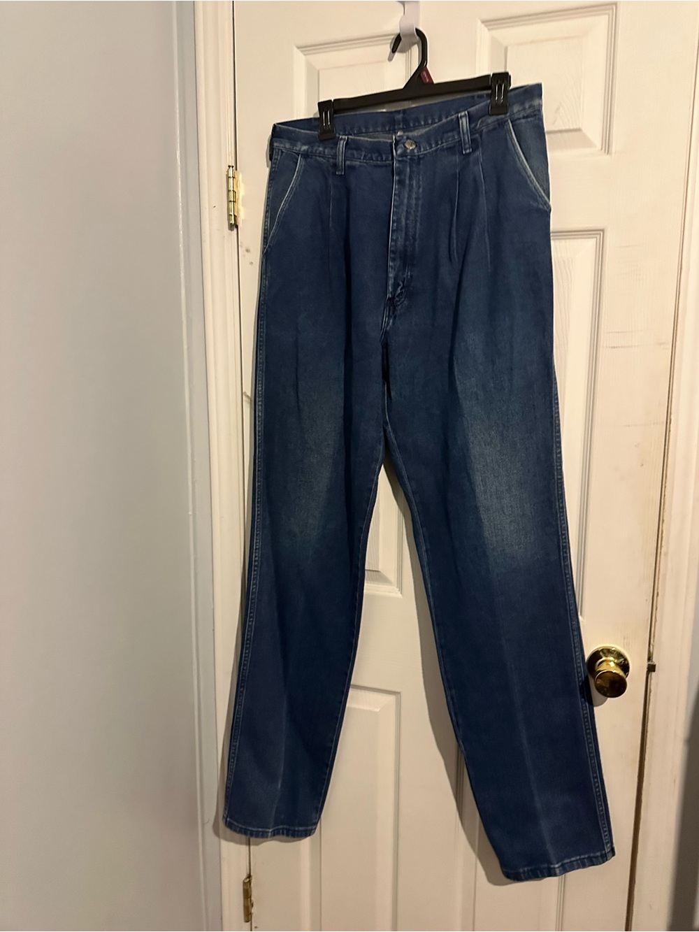 Wrangler Relaxed Fit Blue Pleated Jeans size 36x34